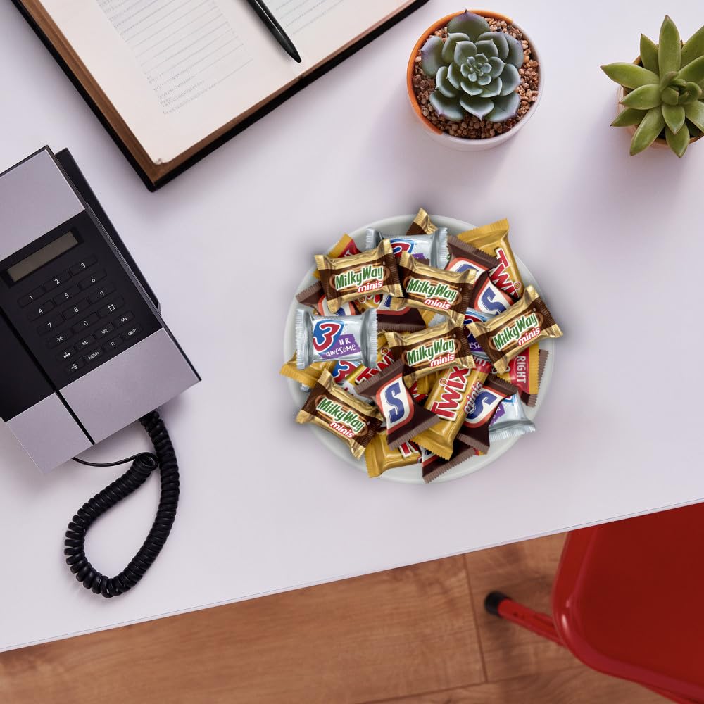 Mars, Snickers Twix Milky Way & 3 Musketeers Minis Halloween Candy Variety Pack, 19.49 Ounce