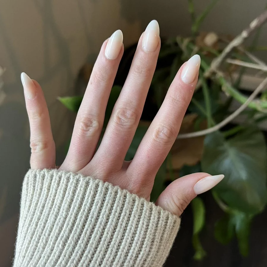 Olive & June Press-On Fake Nails - Minimalist - Medium Almond - Milky Syrup Gradient - 42ct