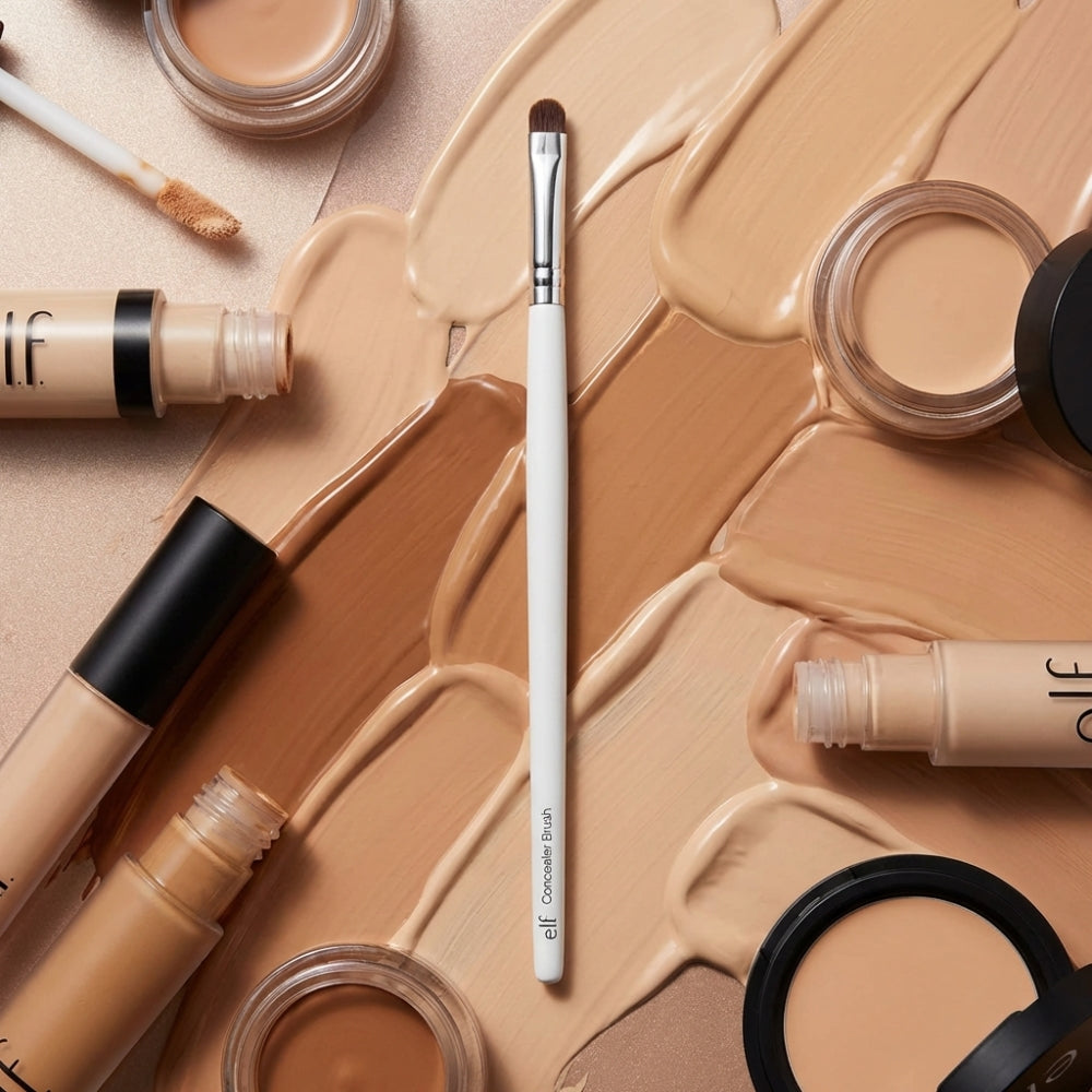 e.l.f. Essentials Small Concealer Brush, Makeup Brush Masks Imperfections & Covers Blemishes For A Flawless Look, Vegan & Cruelty-Free