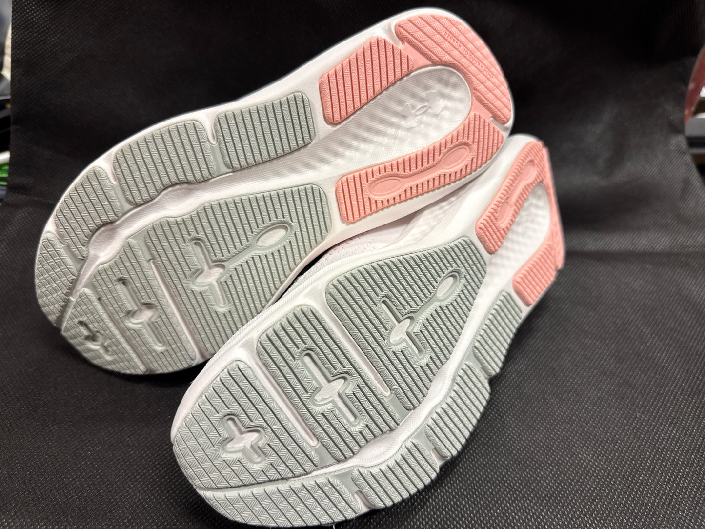 Under Armour Women's Charged Pursuit 3 Big Logo, (101) White/Halo Gray/Pink Fizz, 6.5, US